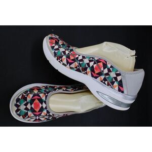 BZees Ruby Shoes Womens 11m Comfort Geometric Slip On Casual Multicolor
